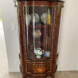 Showcase with curved face Louis XV style, mid-twentieth century