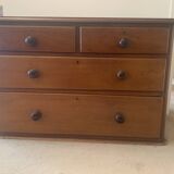 Low English style chest of drawers in very good condition