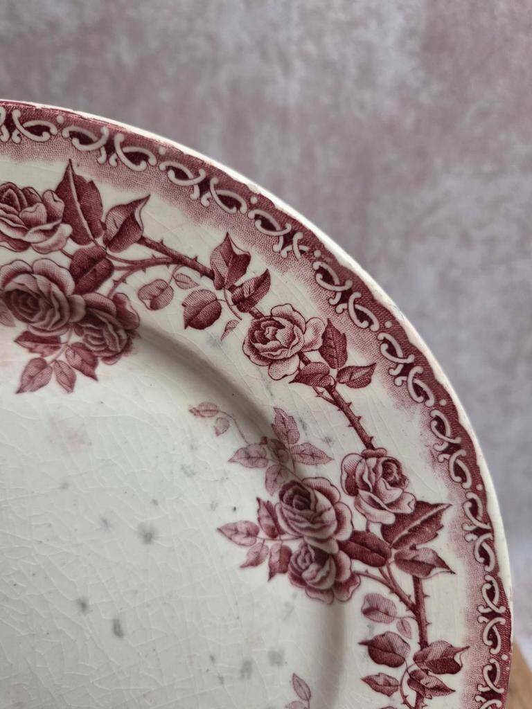 Flat plate ironstone H. Boulenger Choisy-le-roi Paris model – burgundy roses