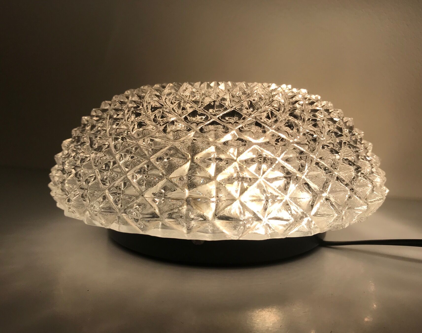 Round chiselled glass ceiling