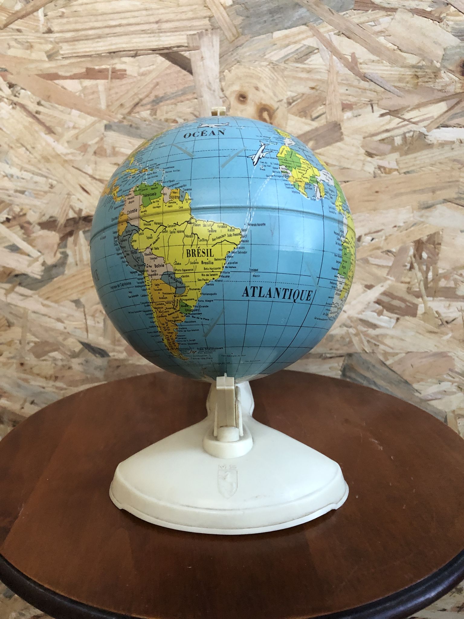 Old world map ms globe metal + bakelite base white vintage cream