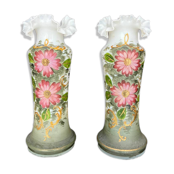 Paire de vases Bristol en opaline peinte