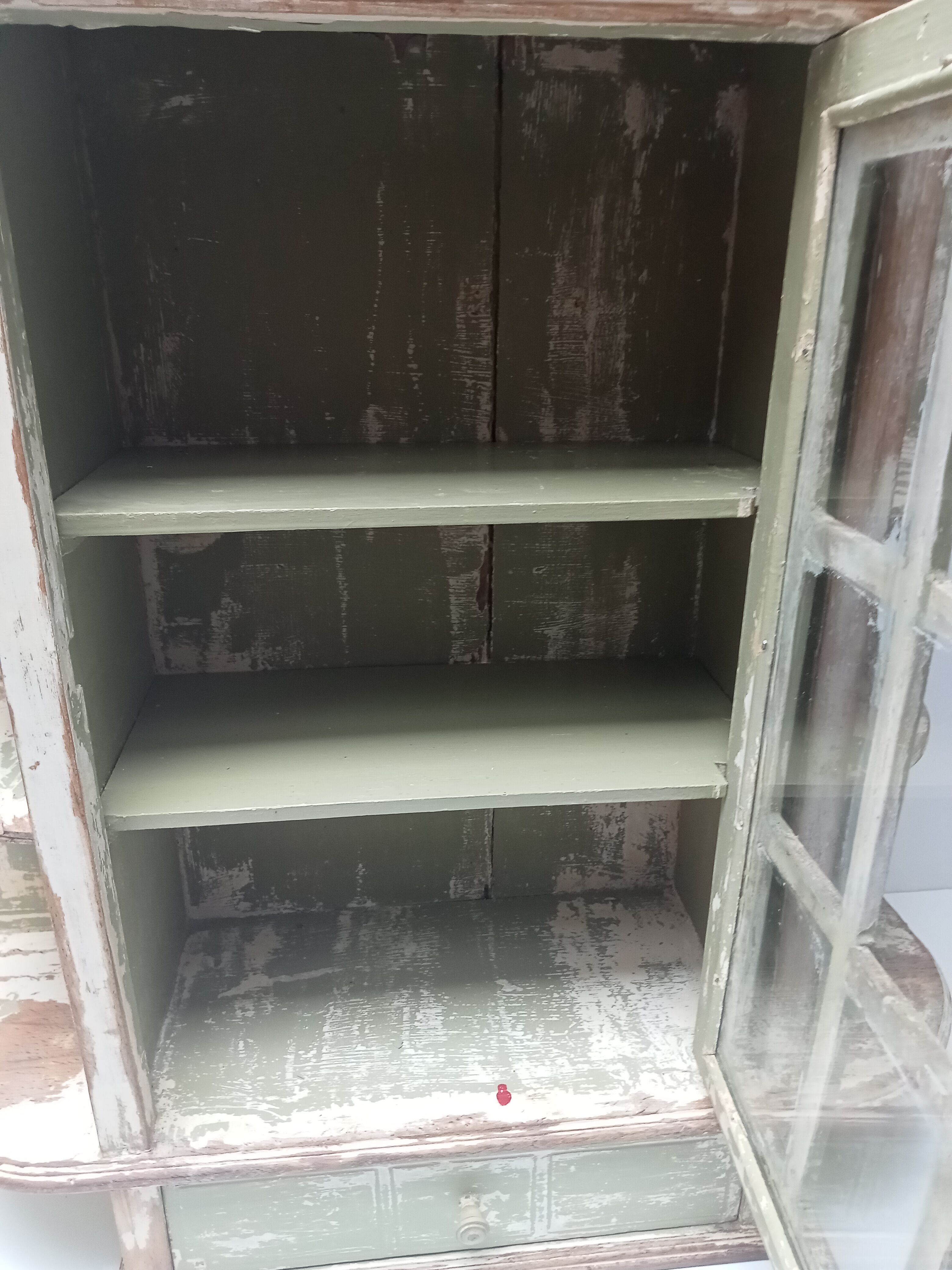 Old showcase to install or hang