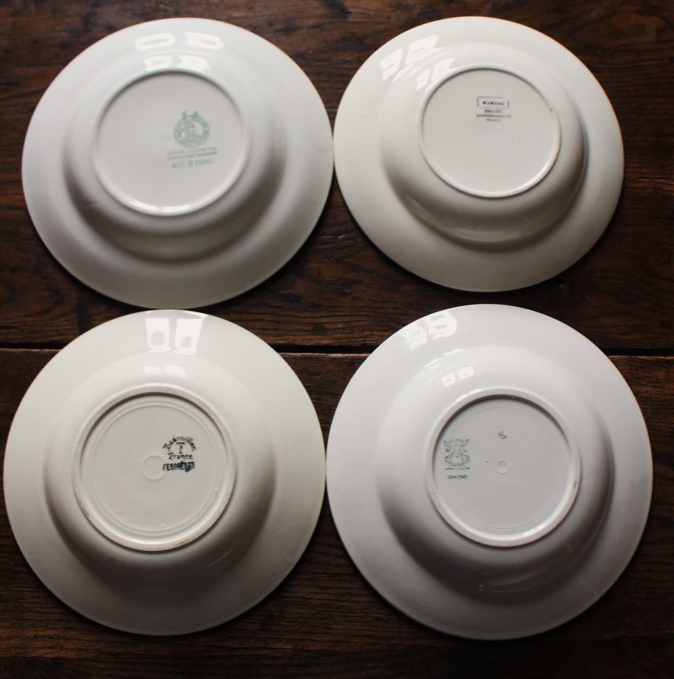 A set of 4 mismatched Art Deco red blue soup plates