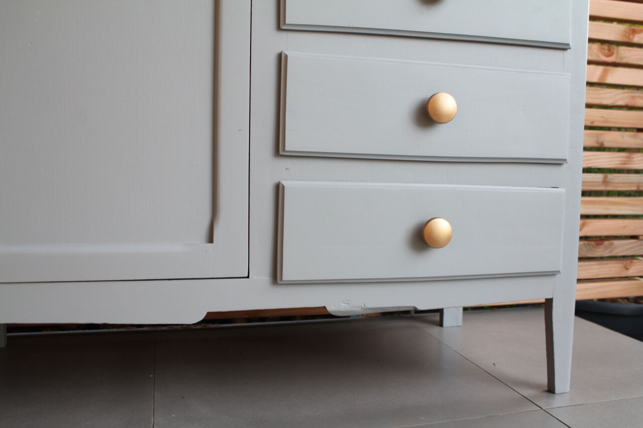 Asymmetrical wardrobe