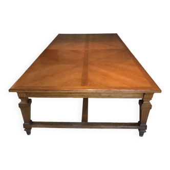 Table de château en chêne clair