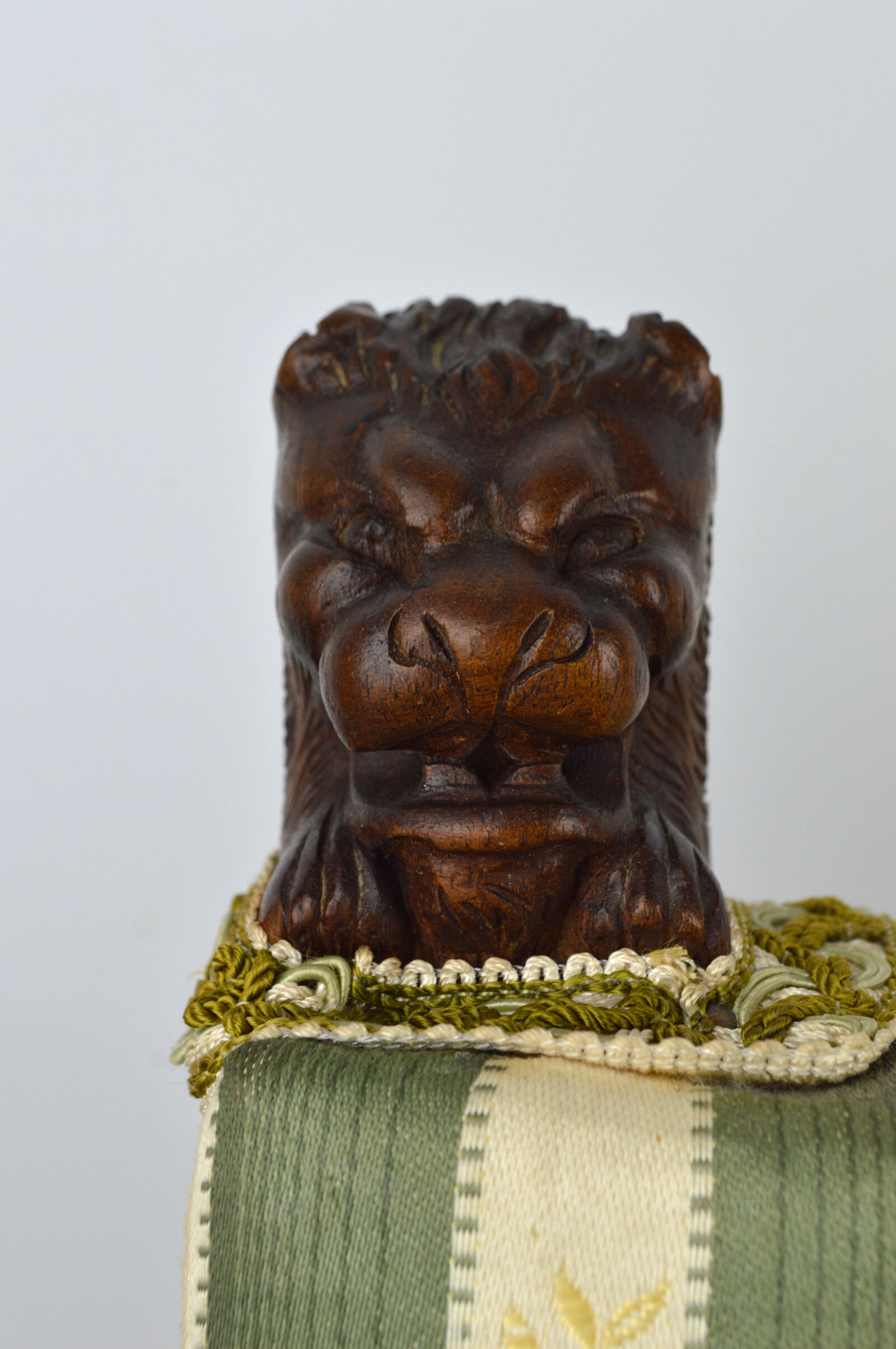 Neo-Renaissance walnut armchair with lion heads, circa 1880