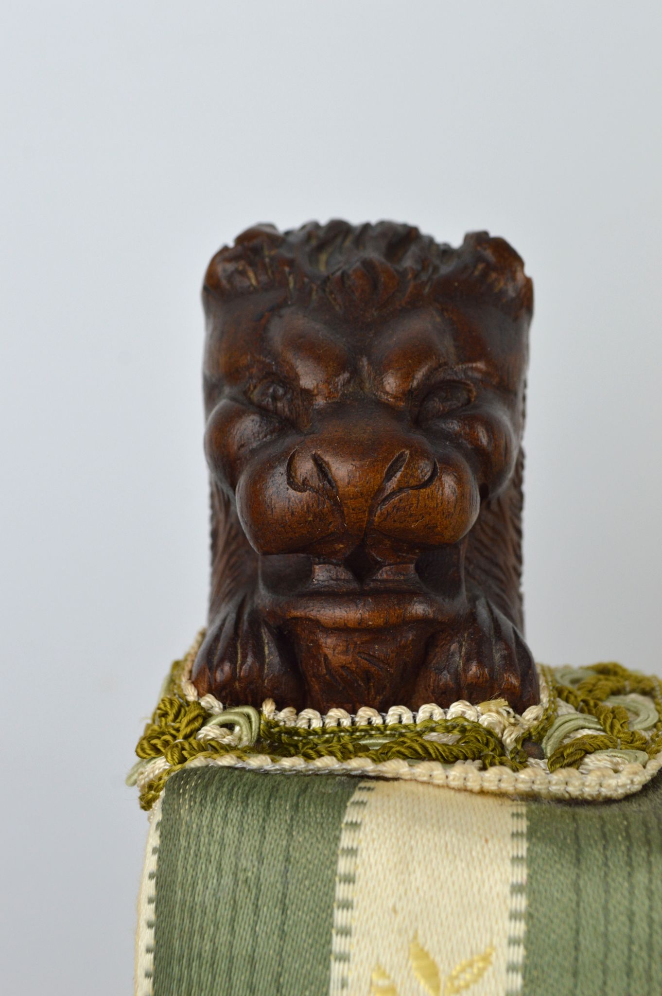 Neo-Renaissance walnut armchair with lion heads, circa 1880