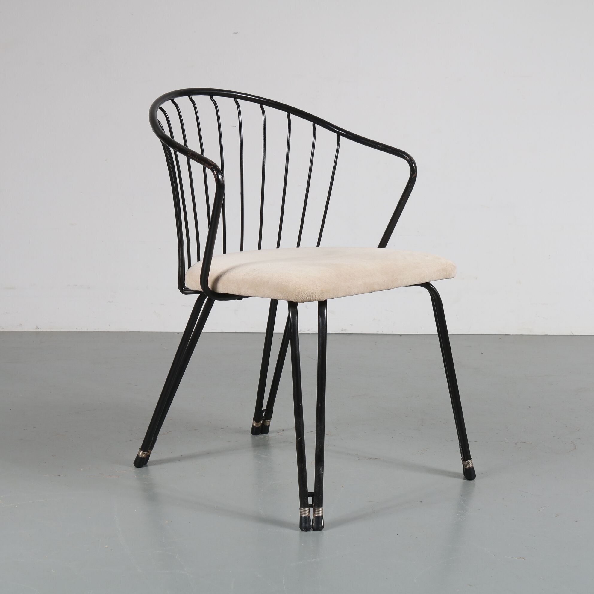 1950s Set of elegant dining chairs