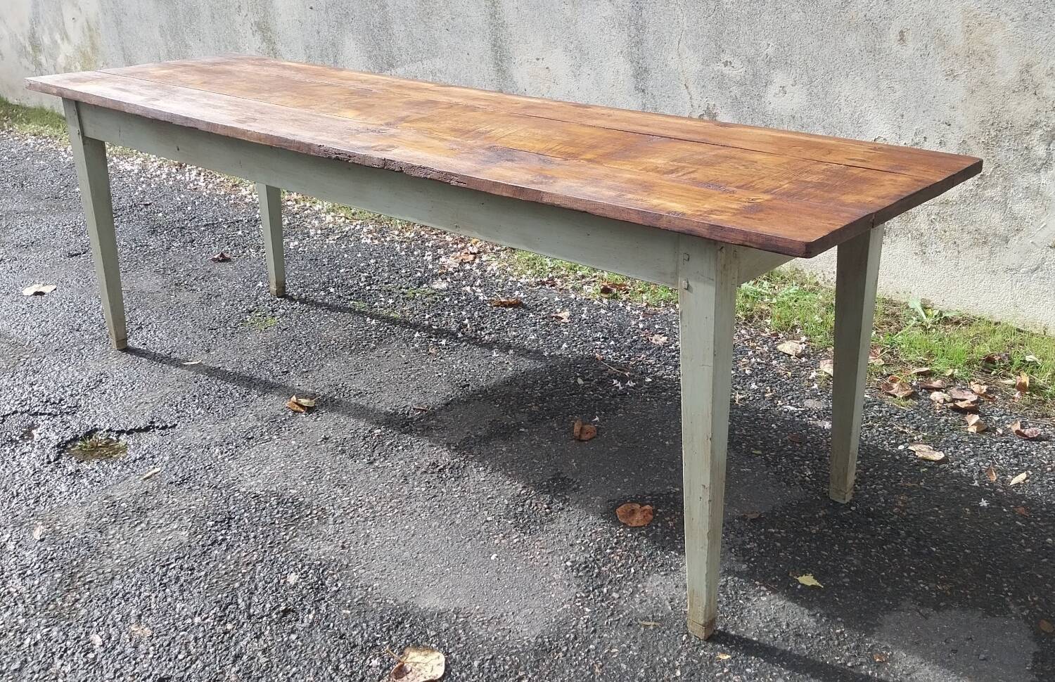 Farm table