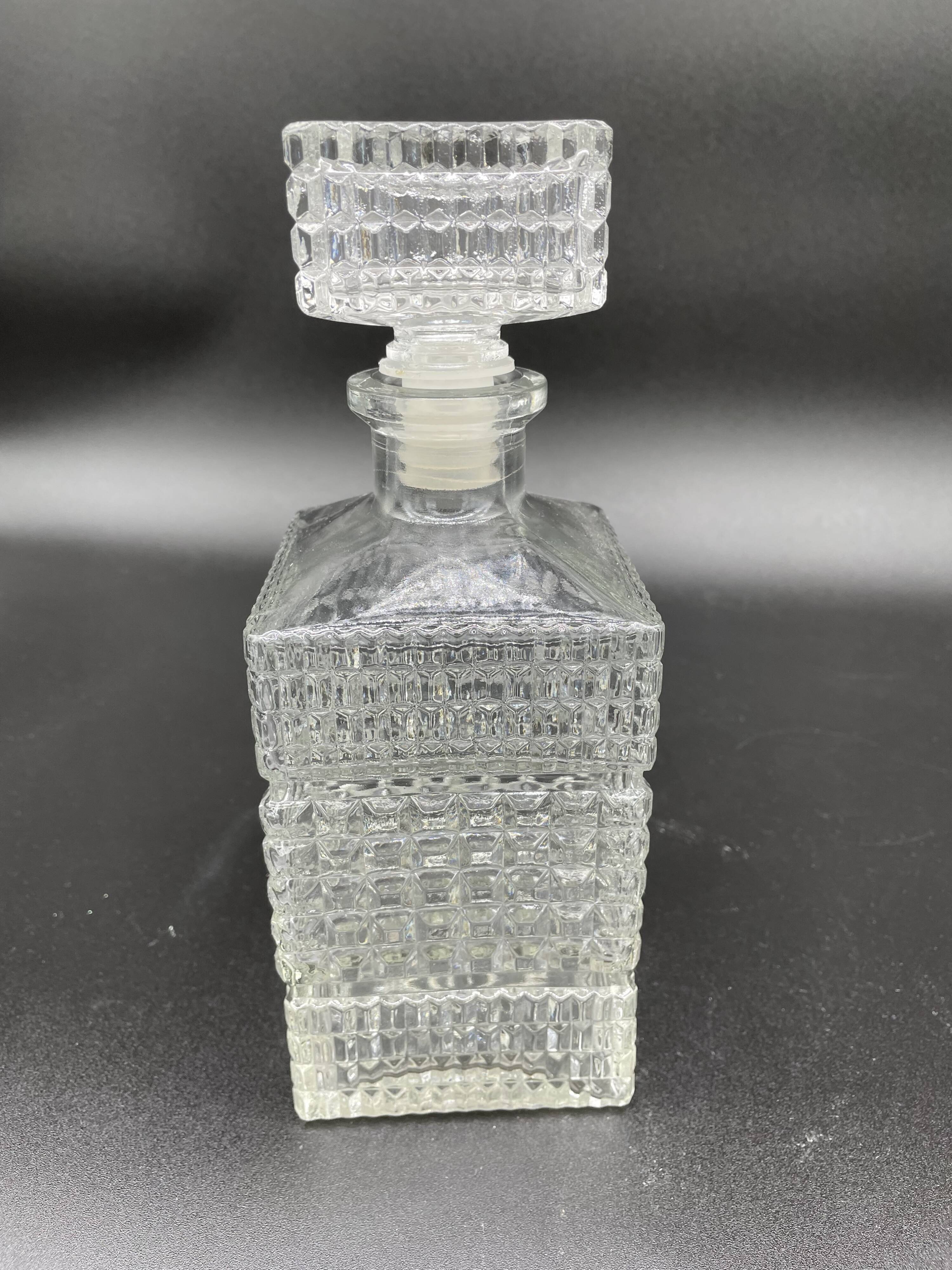 Vintage, whisky decanter, square, glass, diamond tip, square cap, tableware, décor