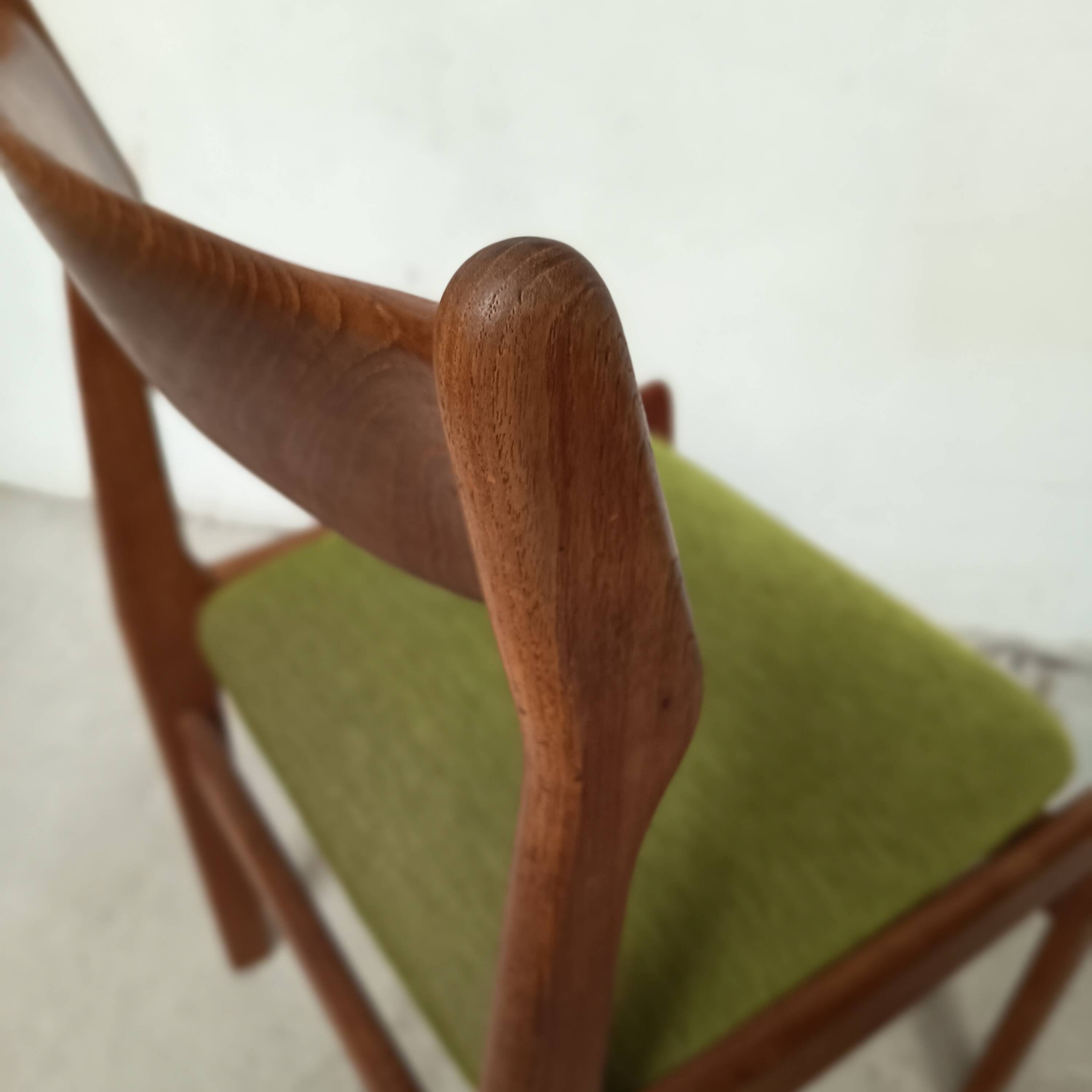 4 chaises scandinaves, 1960