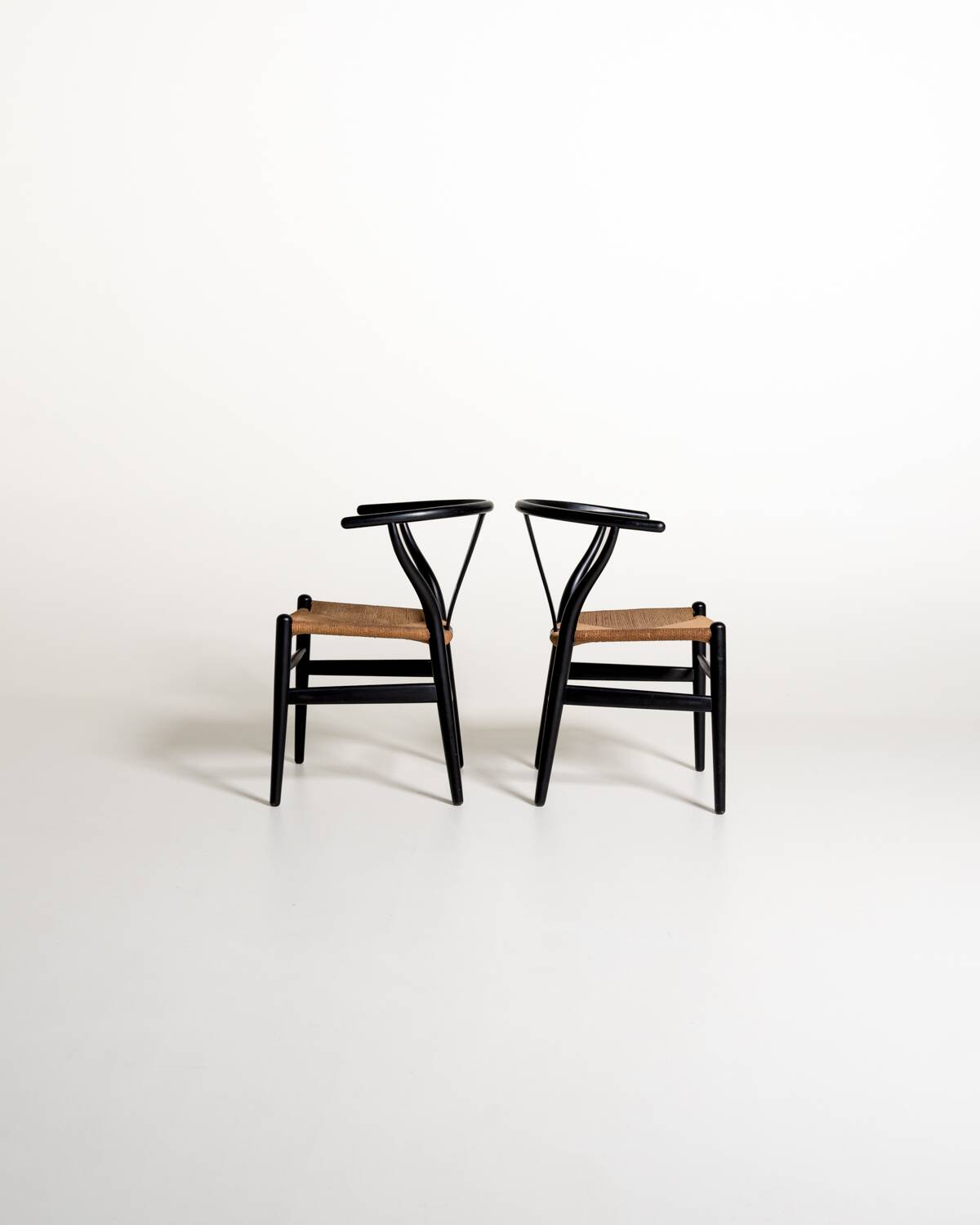 Ensemble de 2 chaises "Wishbone Chair" "CH24" par Hans J. Wegner, 1950