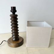 Pied de lampe rustique en bois tourné années 50, luminaire rustique vintage
