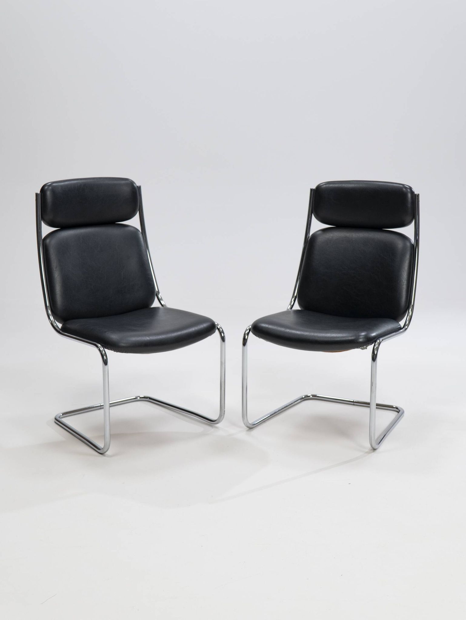 Paire de chaises cantilever en cuir par Mauser Werke Waldeck, Allemagne de l'Ouest, 19