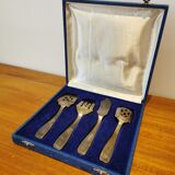 Silver metal cake service