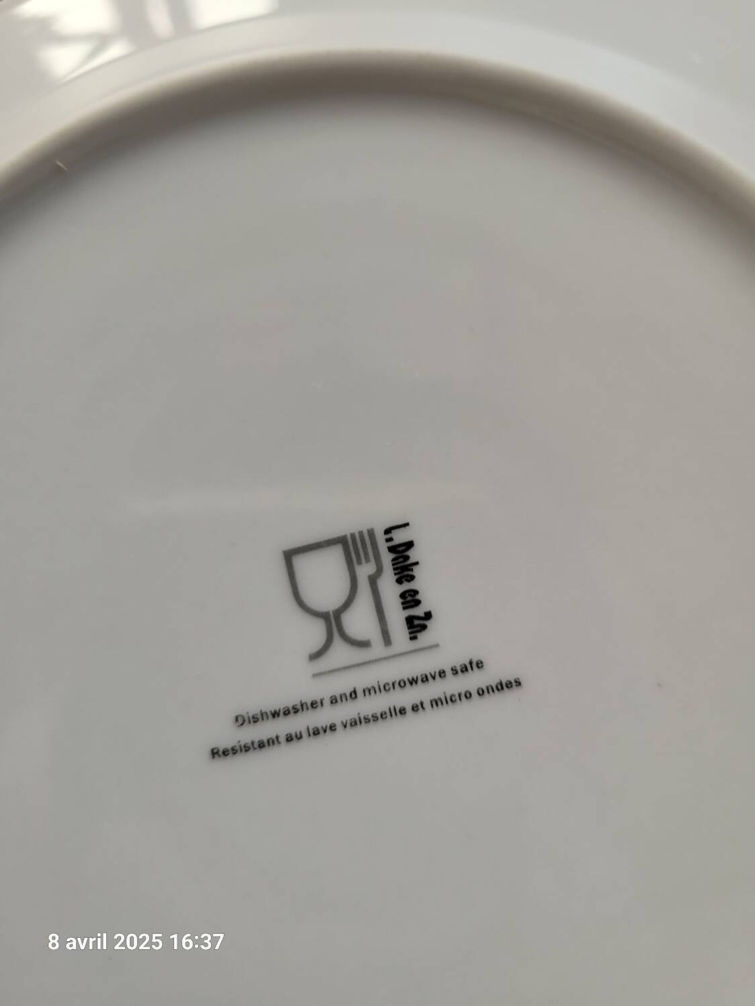 7 assiettes à dessert jaunes et blanches