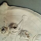 Louis XVI pediment with plaster low relief roses