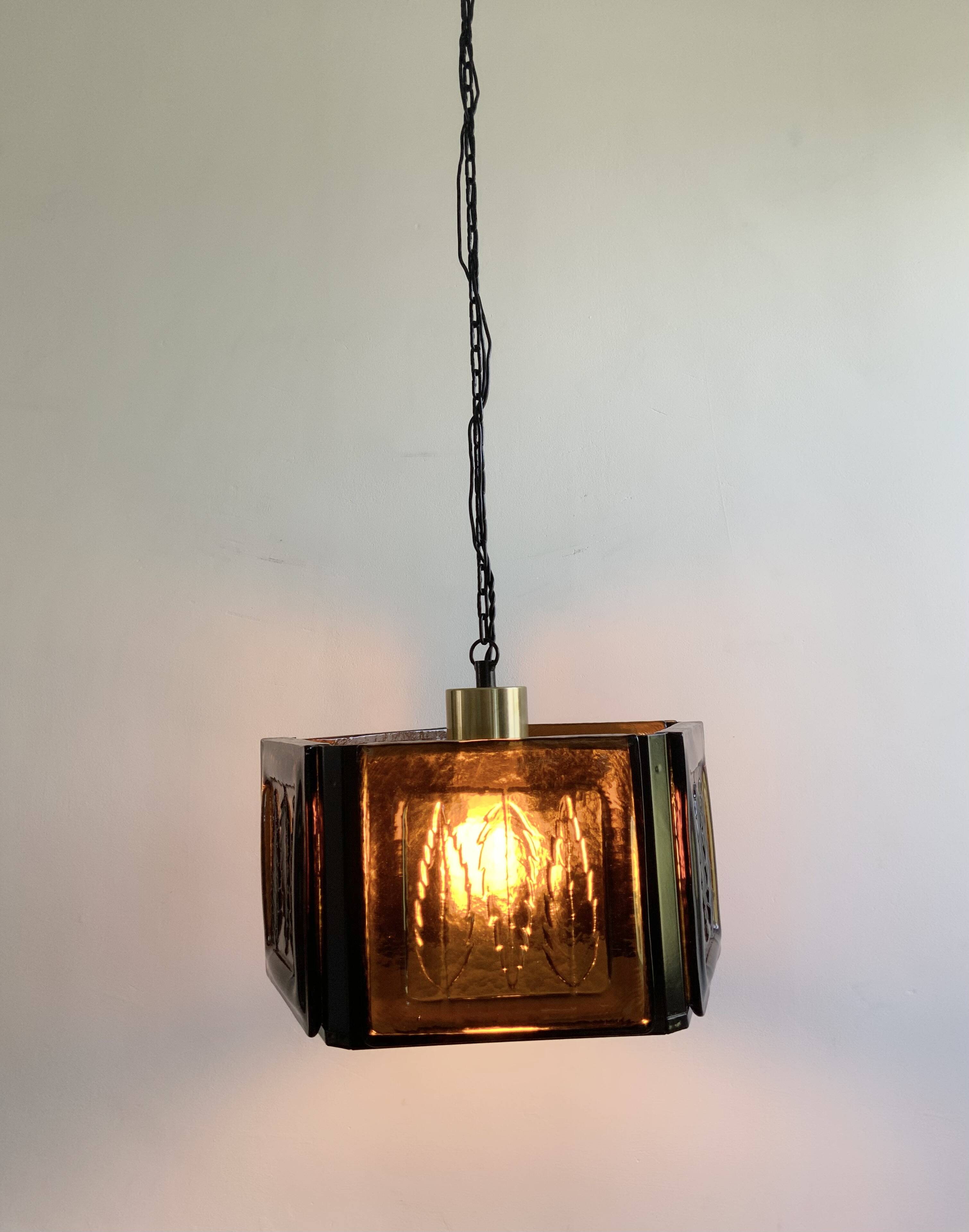 Suspension en verre ambré par Erik Hoglund Kosta Boda, années 1970