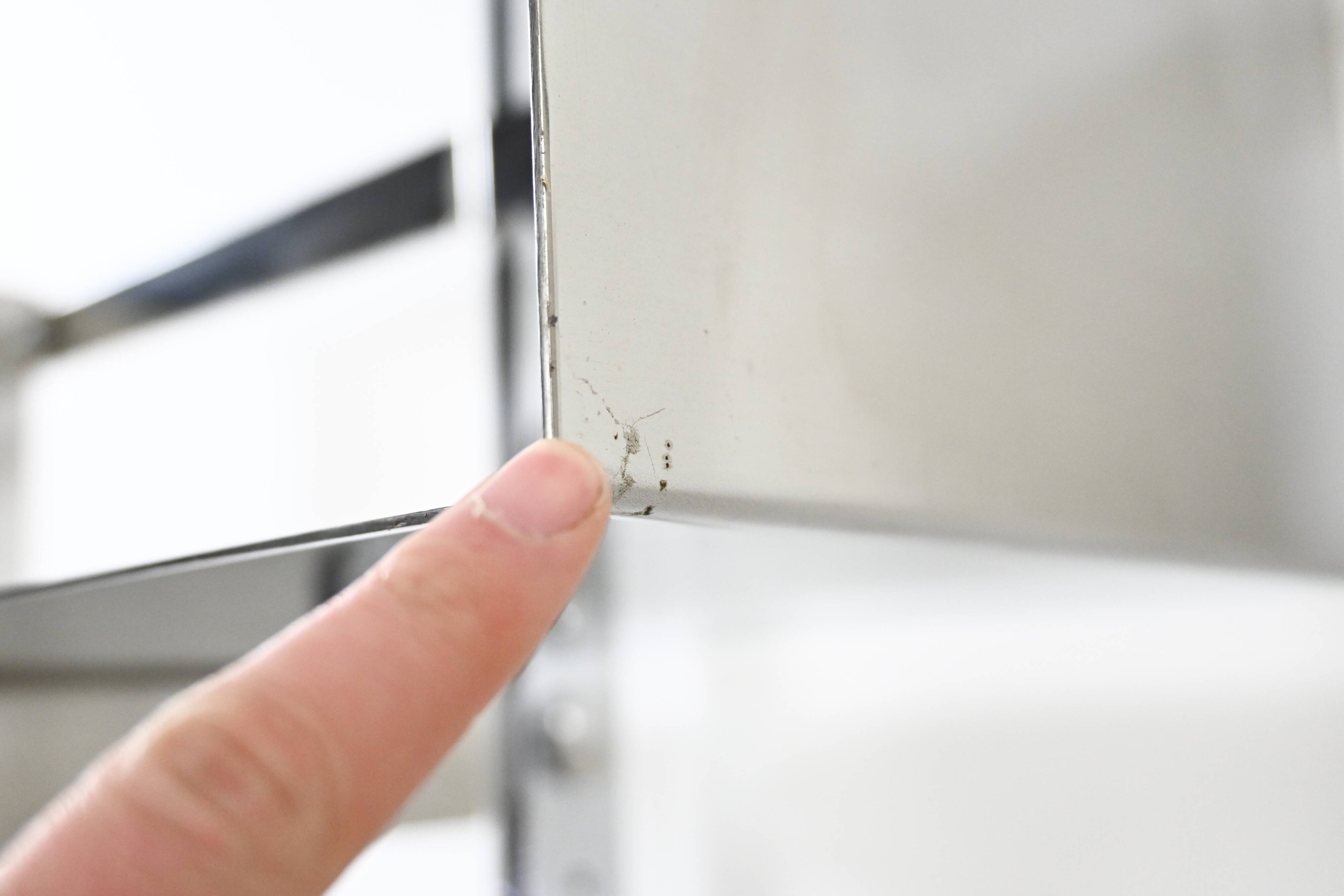 Pair of P700 wall units by Vittorio Introini for Saporiti, 1960s