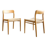 Paire de chaises de salle à manger modèle 75 par Niels O. Møller en chêne