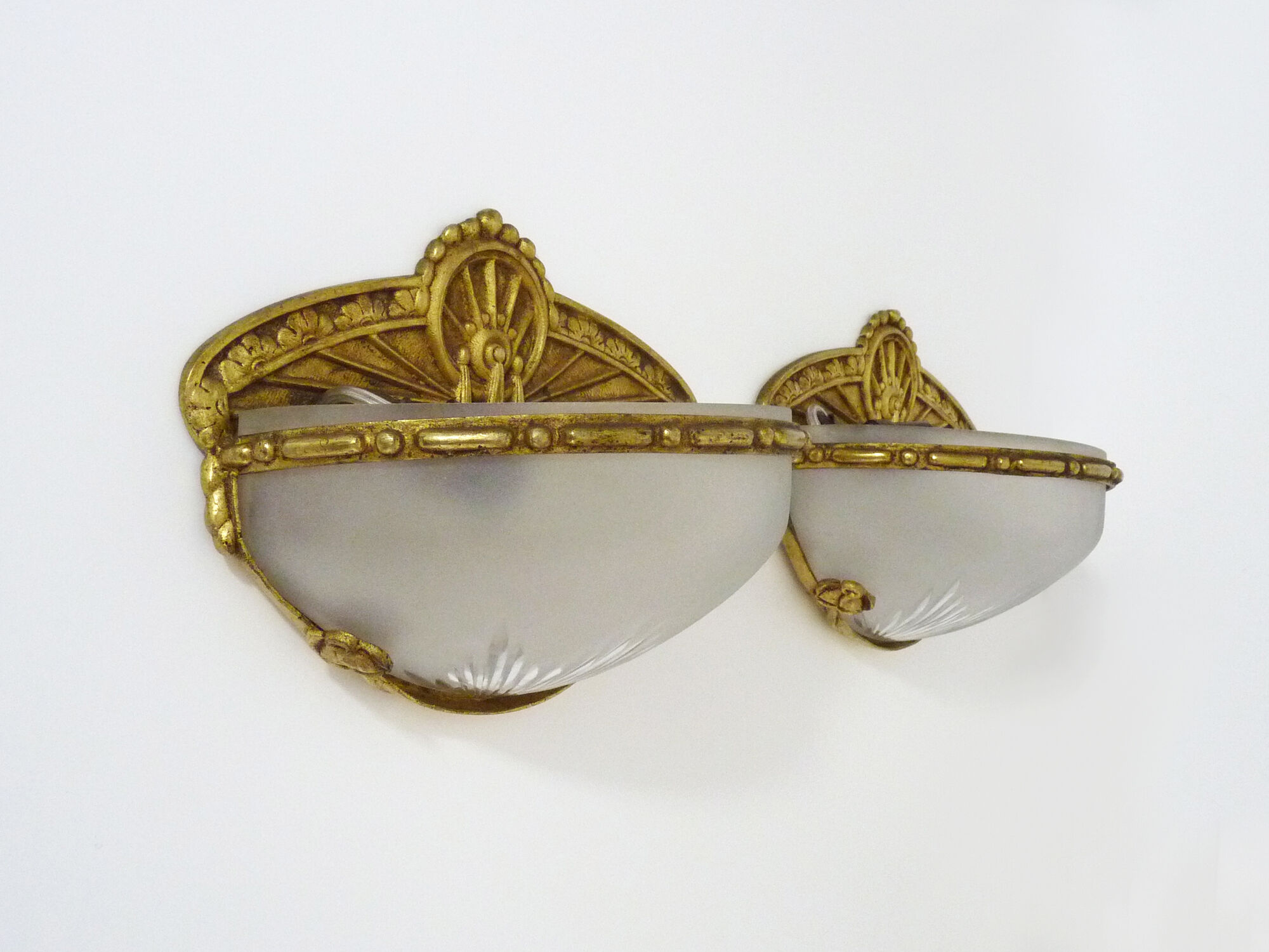 Pair of half moon Art Deco wall sconces in bronze and engraved glass 20/30