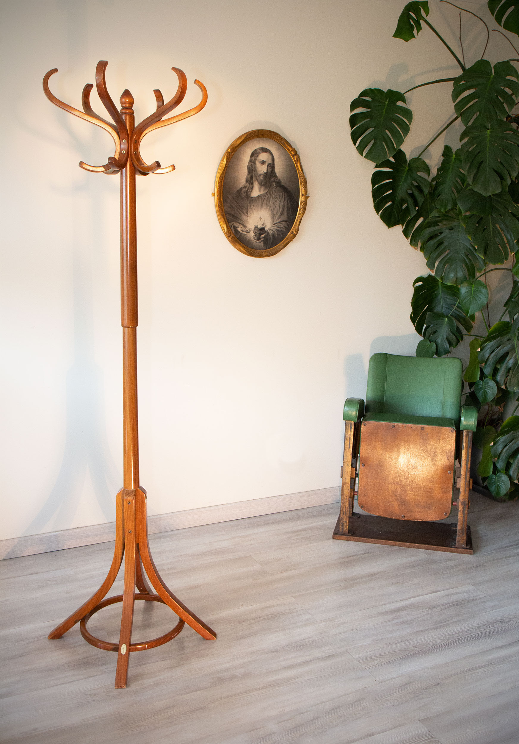 Baumann curved wooden parrot coat rack