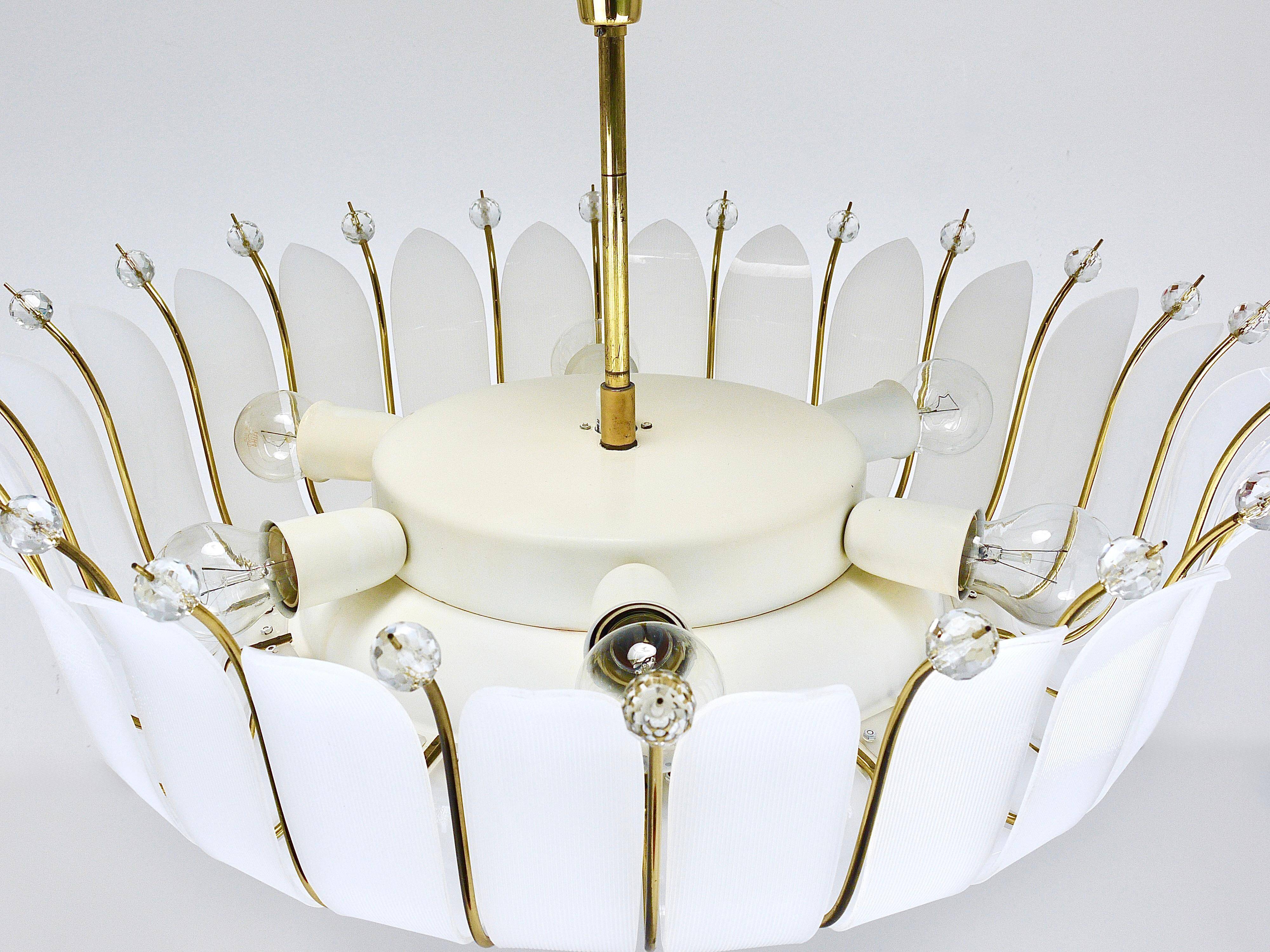 Grand chandelier Rupert Nikoll 27" mid-century brass with leaves, Austria, 1950.