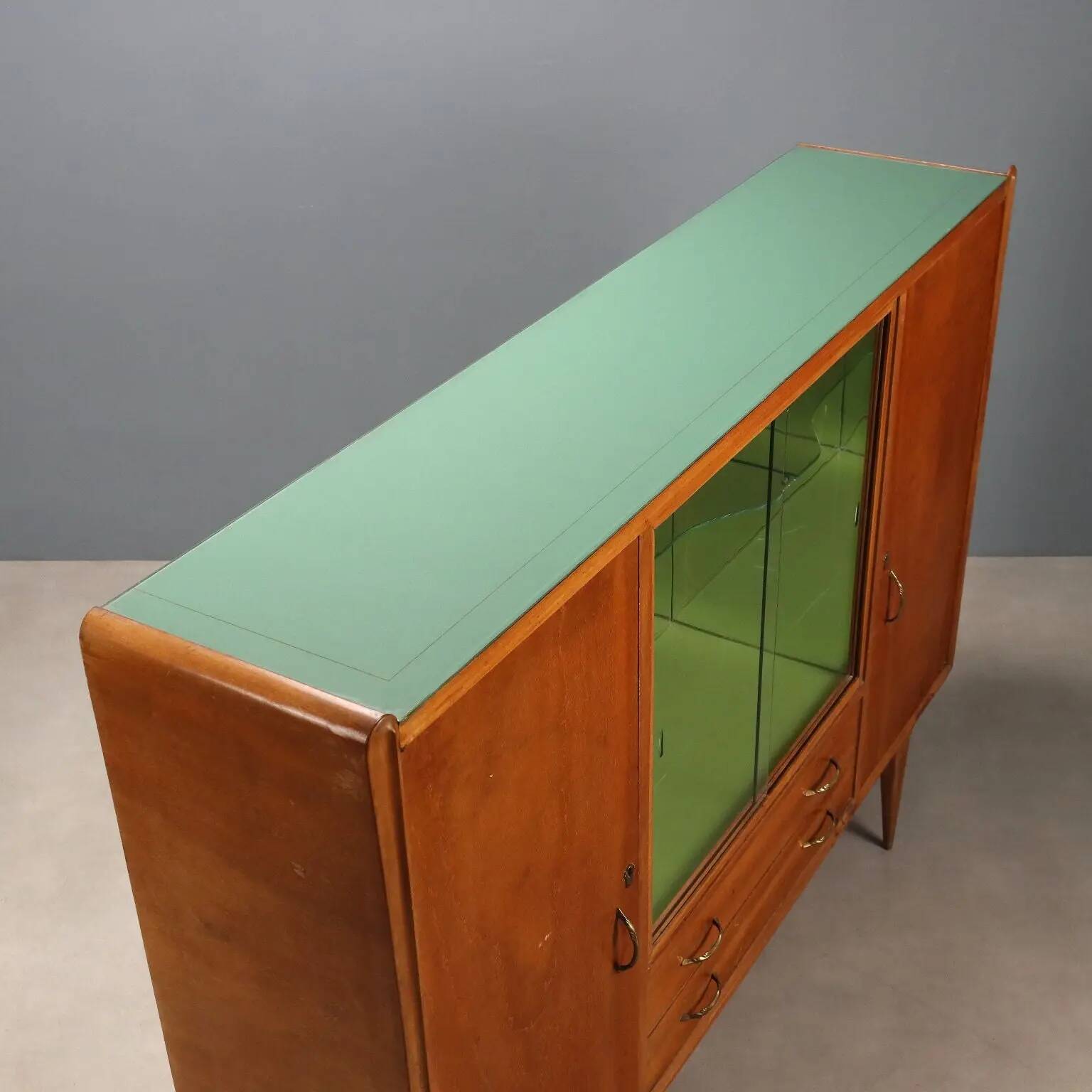 Vintage buffet in walnut veneer, Italian design from the 1960s.