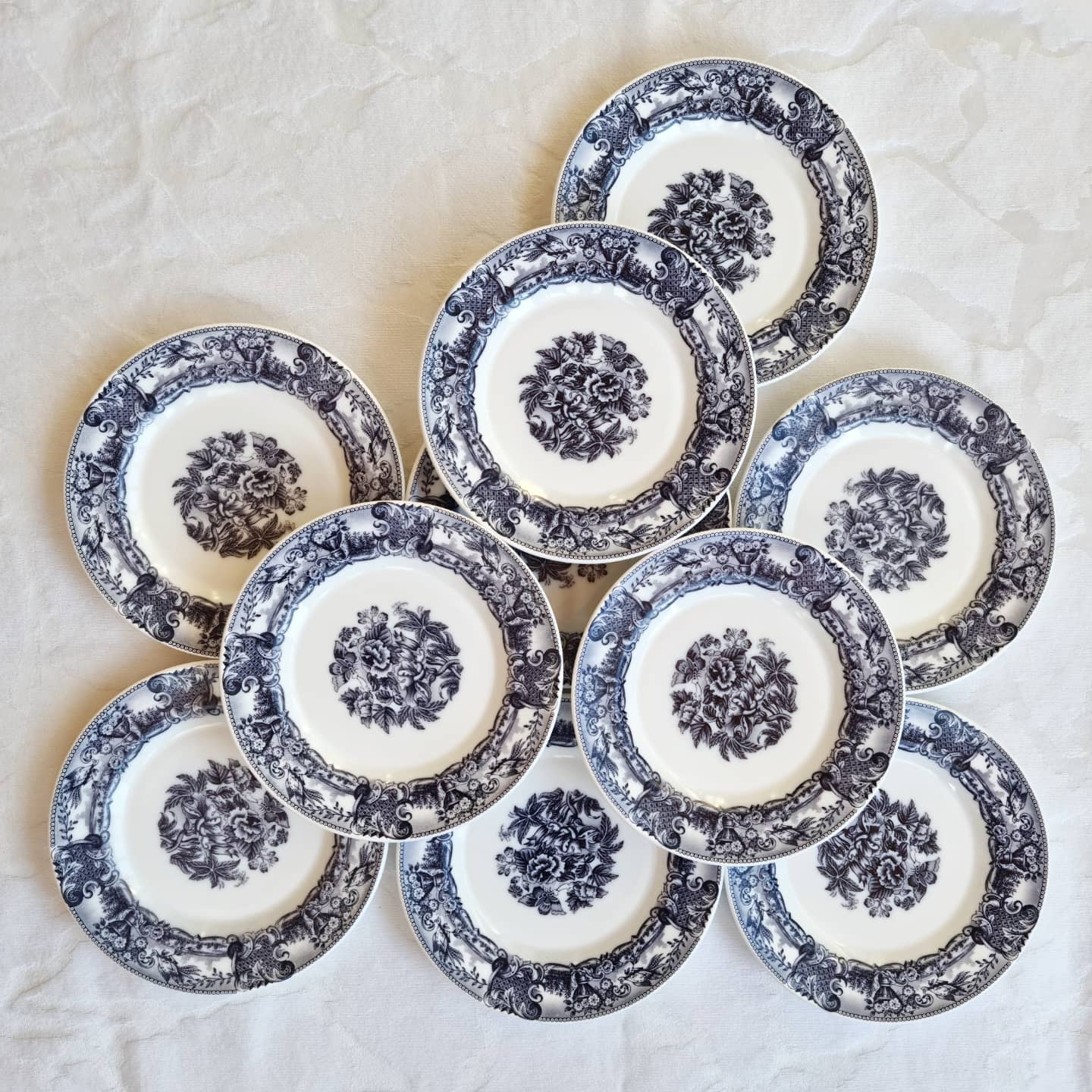 Set of 11 Arcopal plates