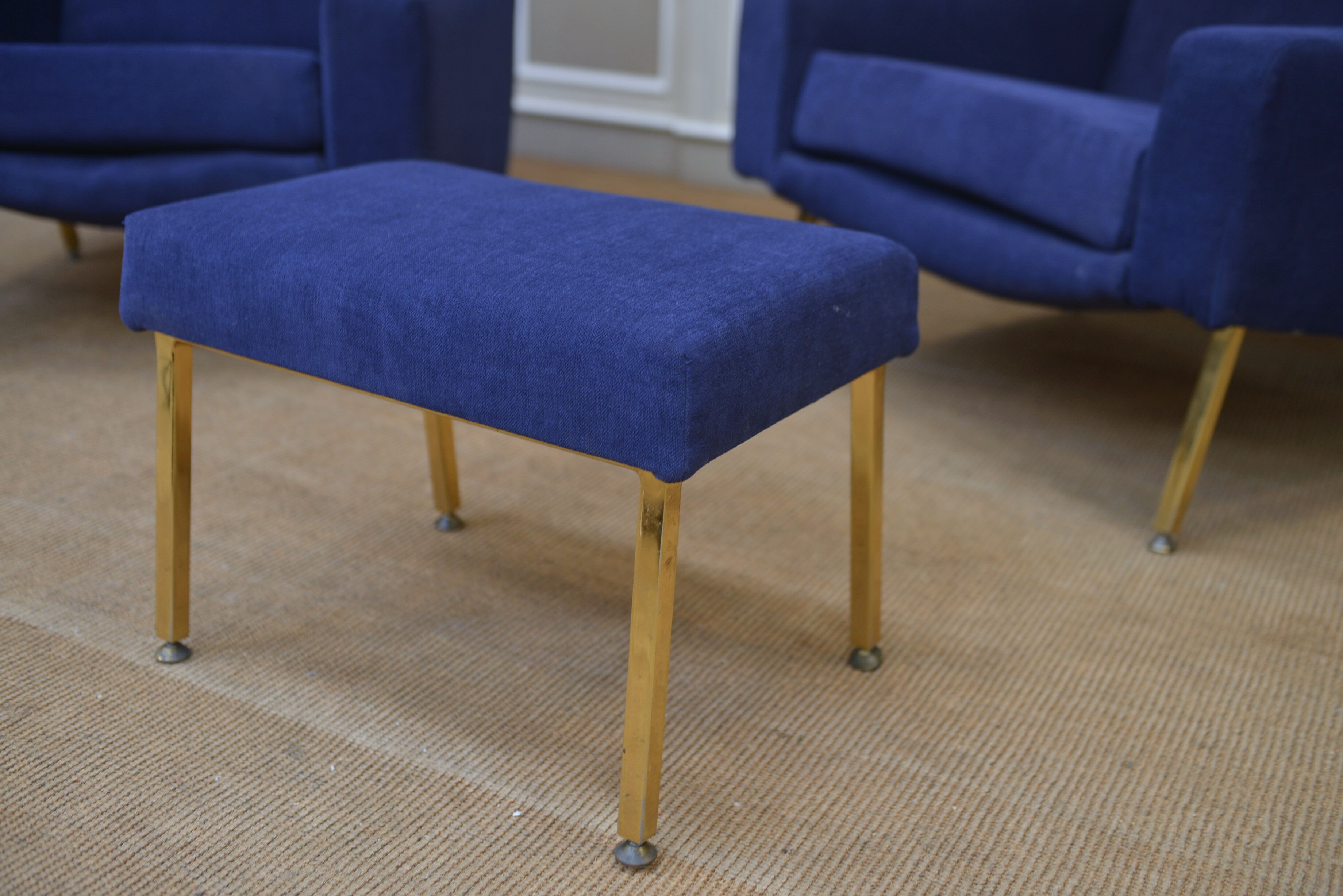 Pair of armchairs and ottoman vintage 1950 in blue velour and brass