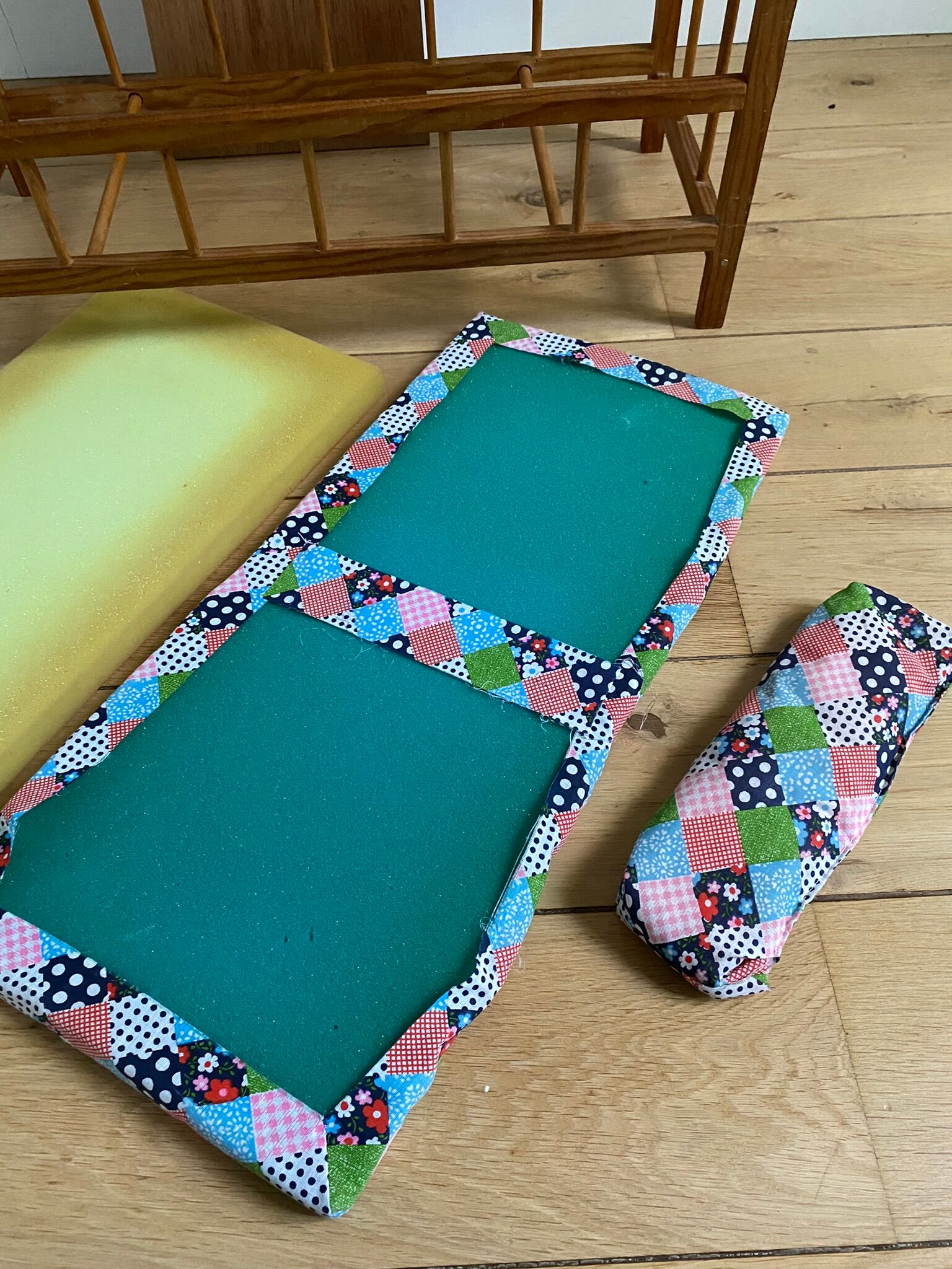 Dejou Vintage Wooden Dollbed 60s