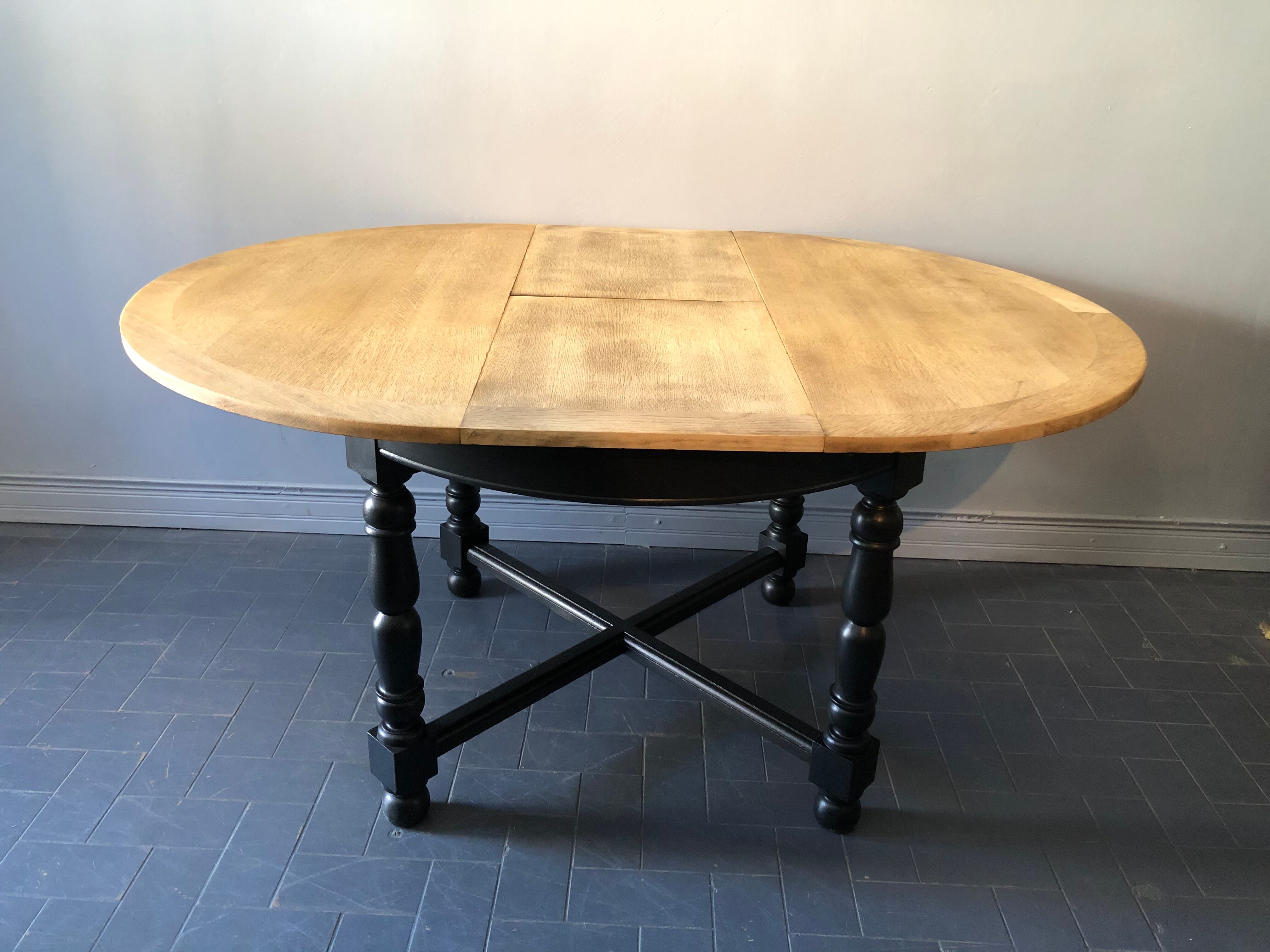 Integrated extended roundtable