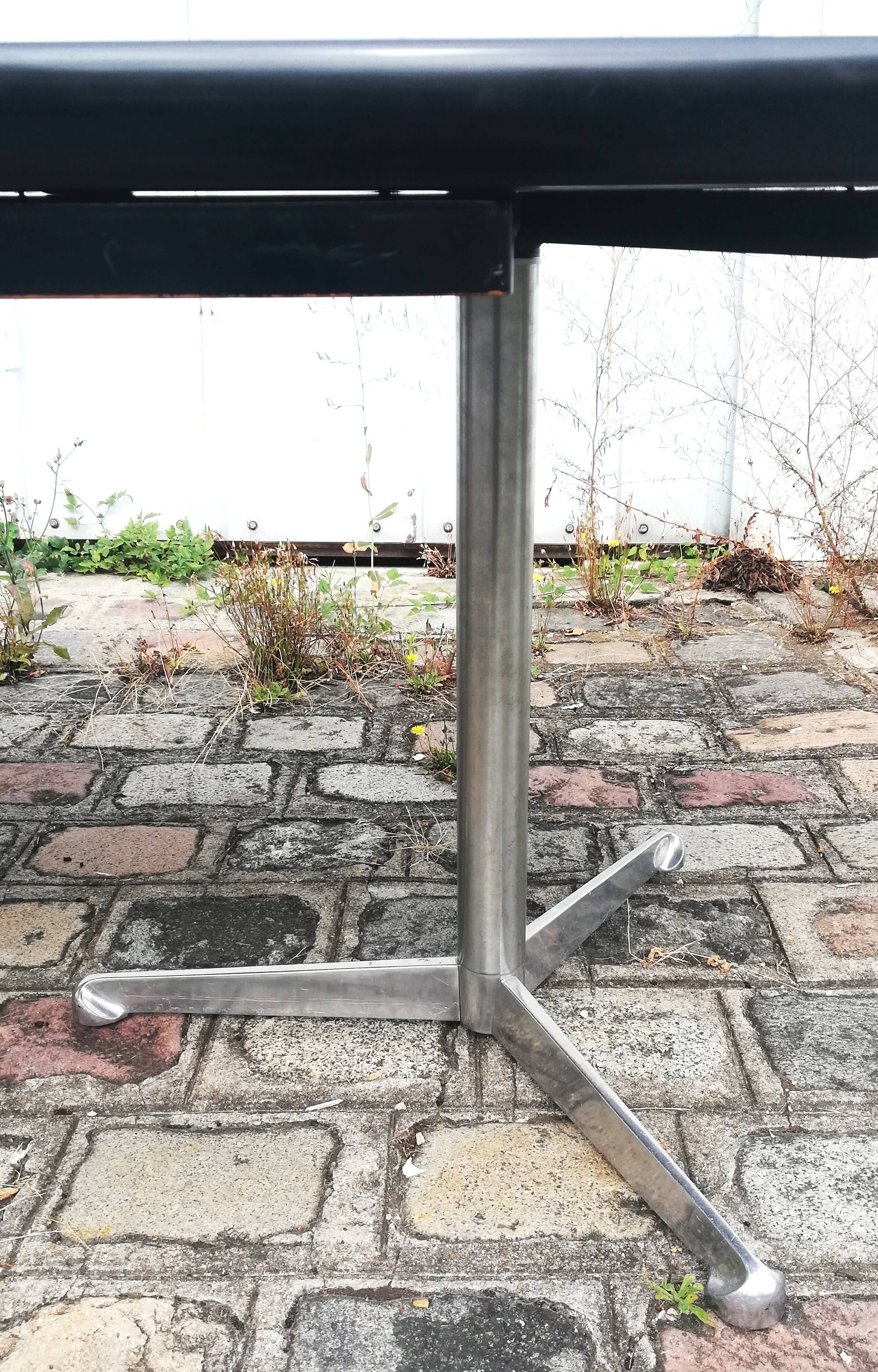 Boomerang T96 desk, Tecno