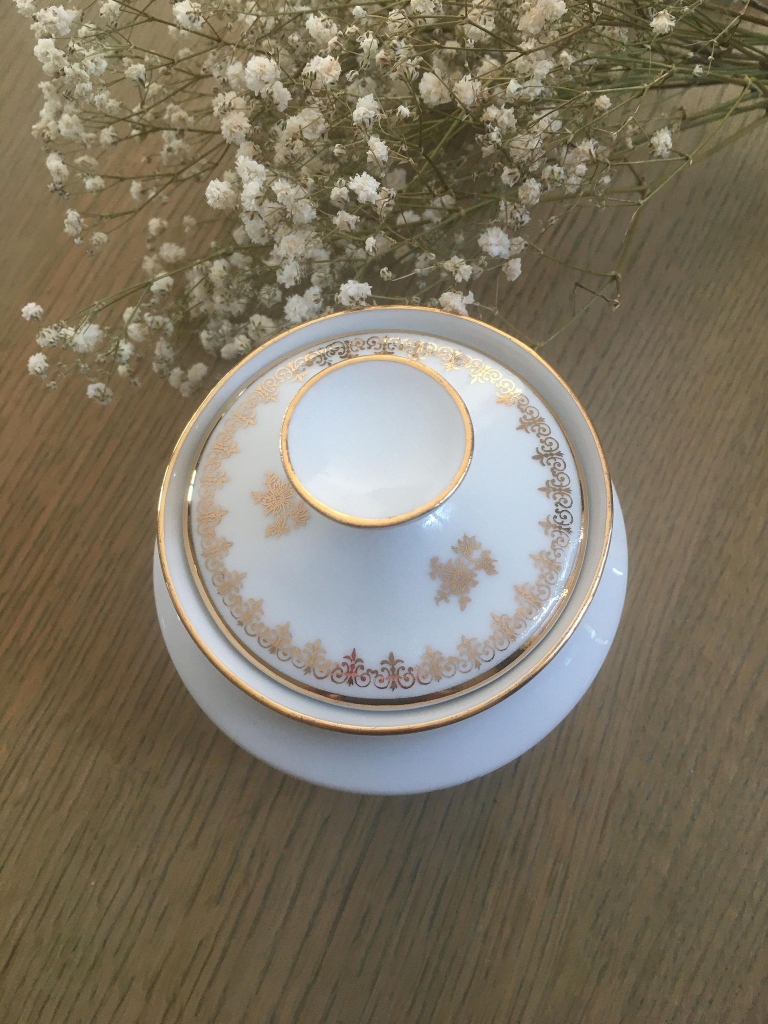 Coffee service in antique porcelain