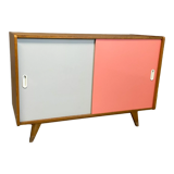 Cabinet U452 de Jiri Jiroutek