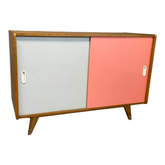 Cabinet U452 de Jiri Jiroutek