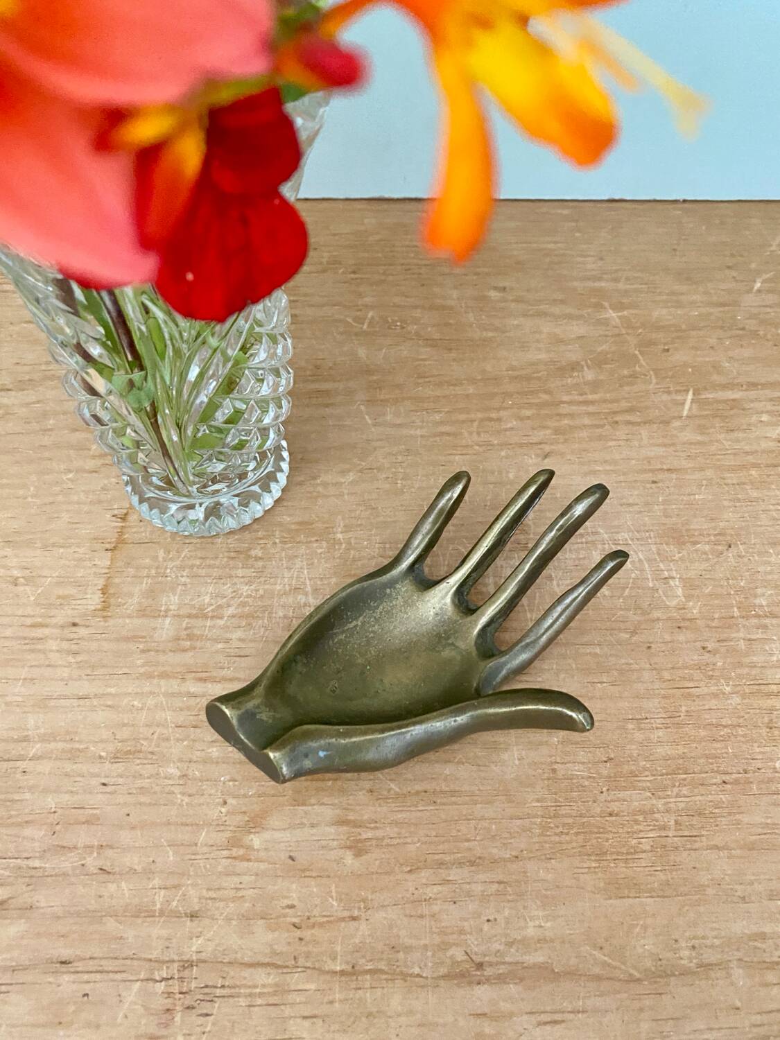 Ashtray brass hand