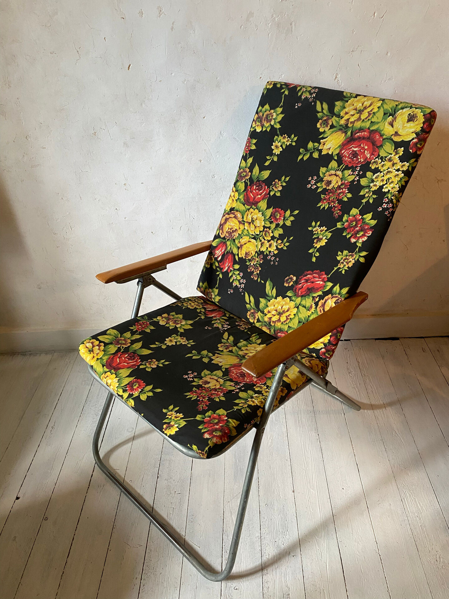 Vintage folding deckchair