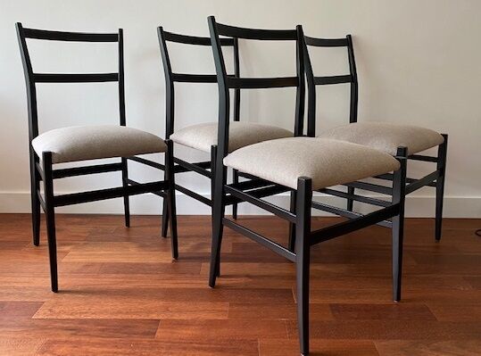Series of 4 chairs