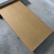 Set of 2 design coffee tables by Molteni&C, light wood and grey lacquered.