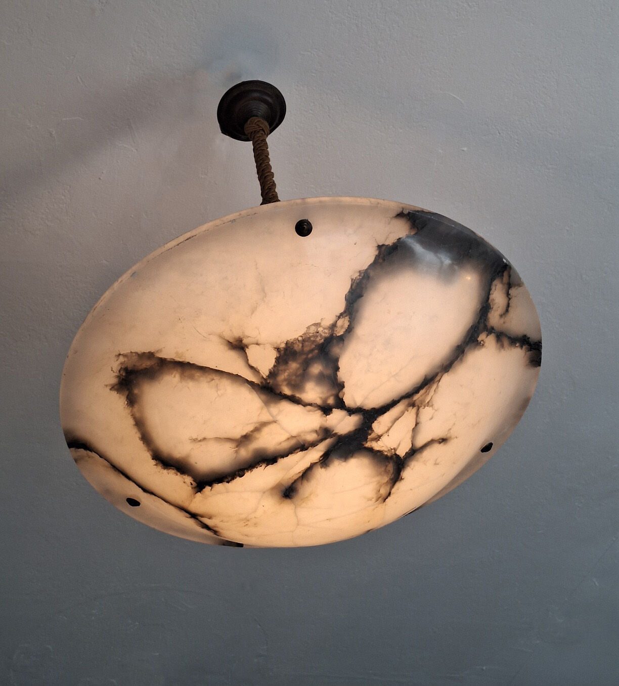 Lustre en albâtre veiné antique, 1920-30