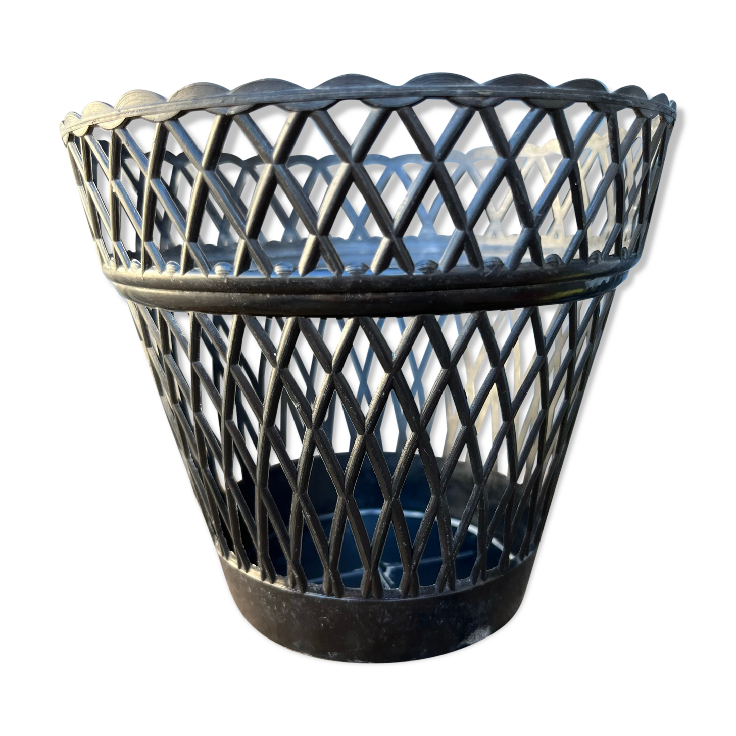 Black plastic pot cover 50s-60s