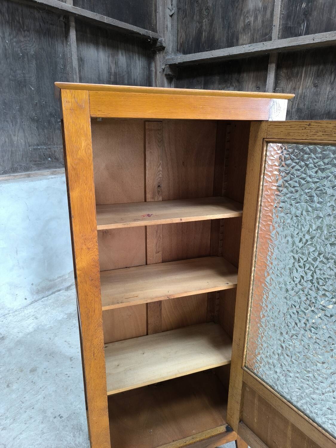 Armoire parisienne vitrée