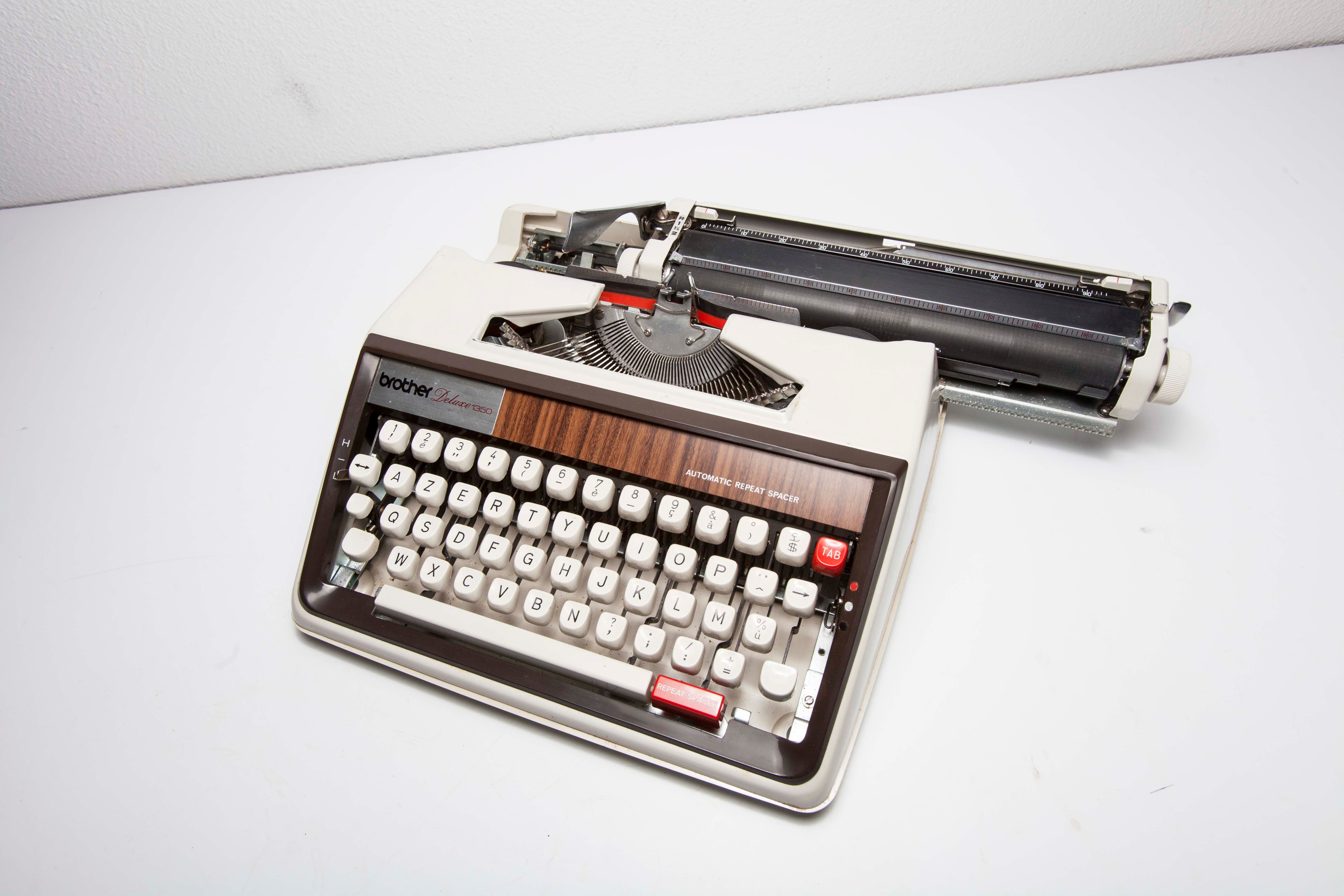 Brother Deluxe 1350 revised typewrite 1971