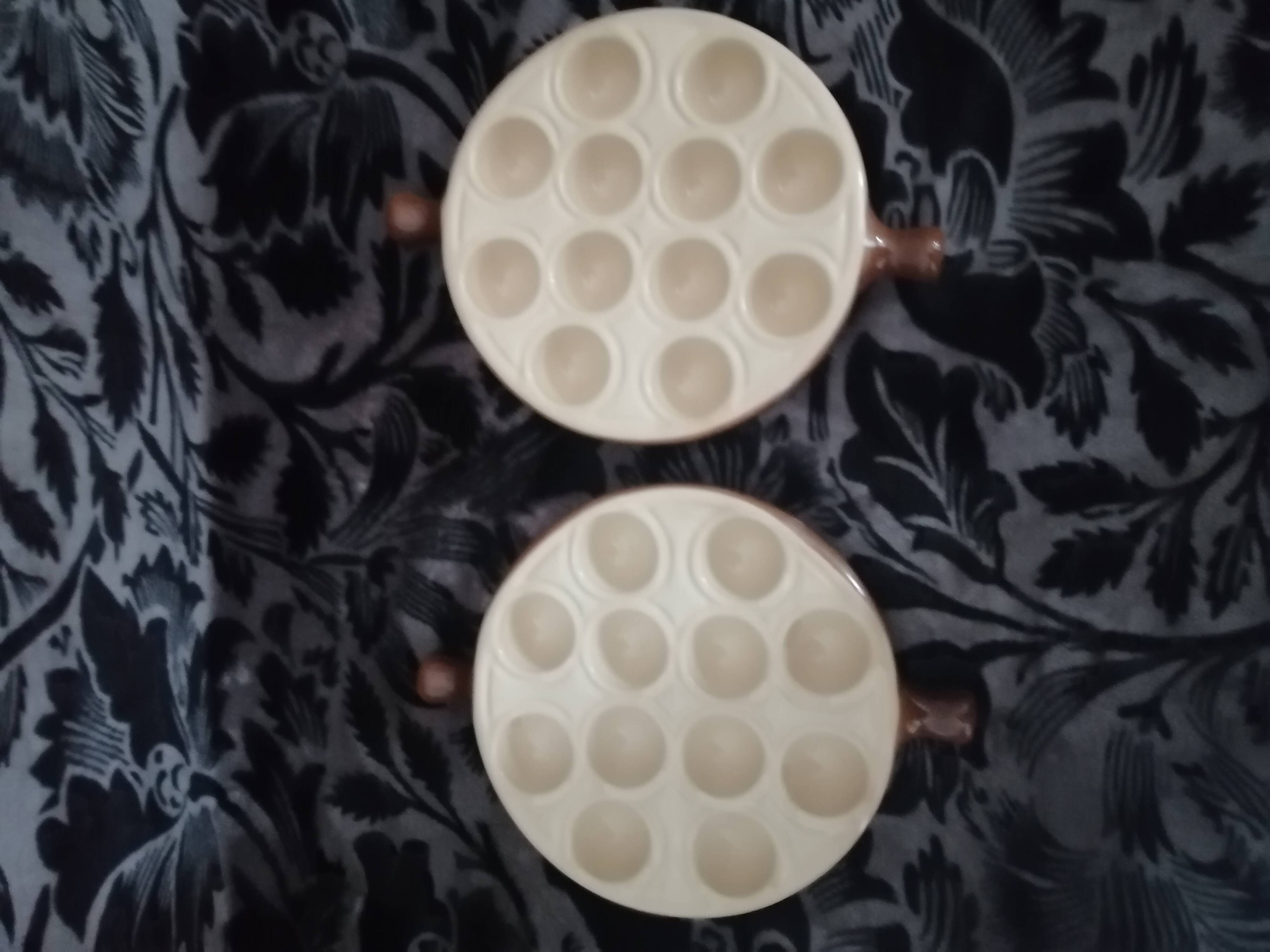 Set of 2 ceramic snail dishes