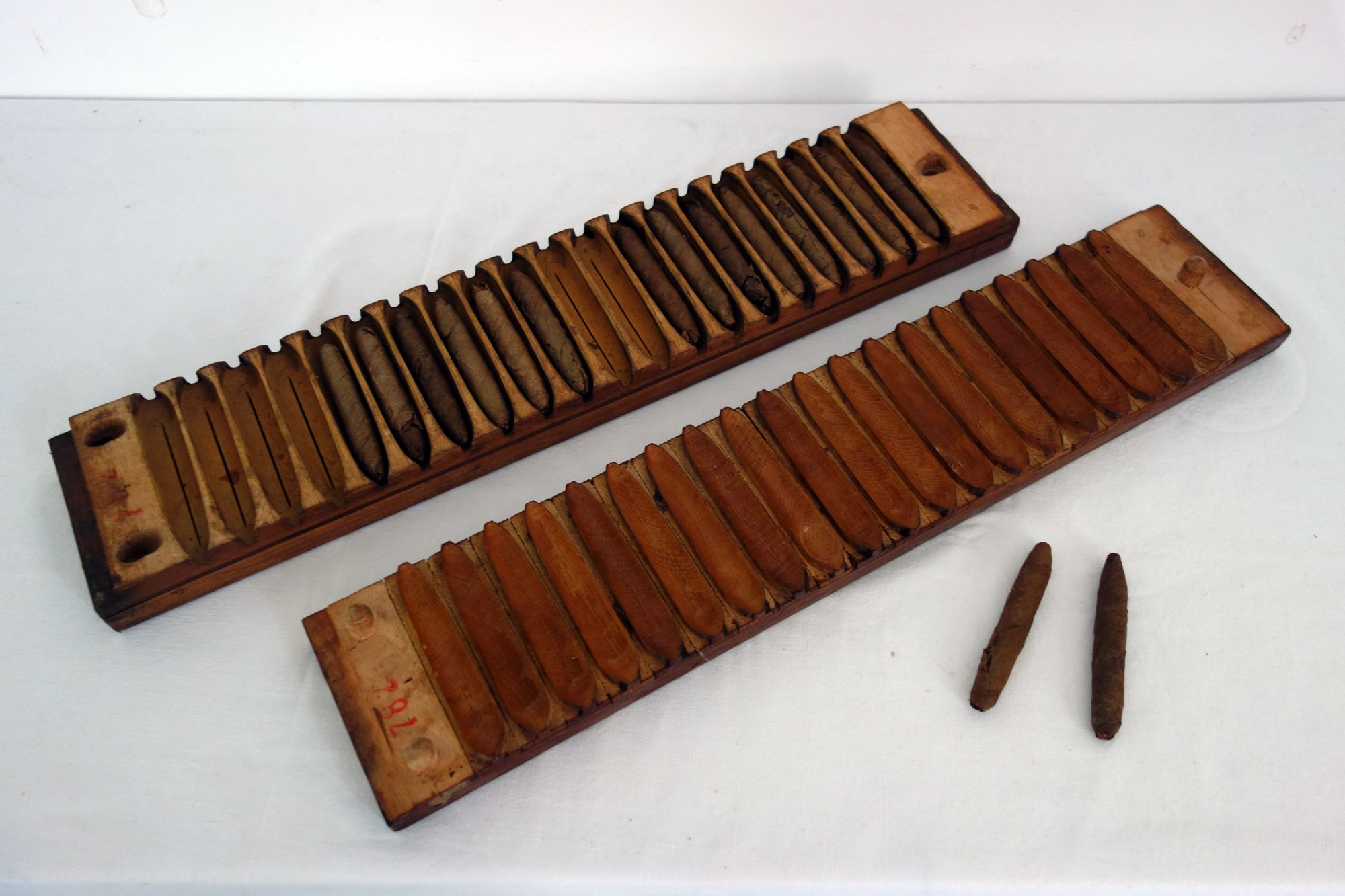 Old Perlu Vorm beech cigar mold or press, Holland circa 1950