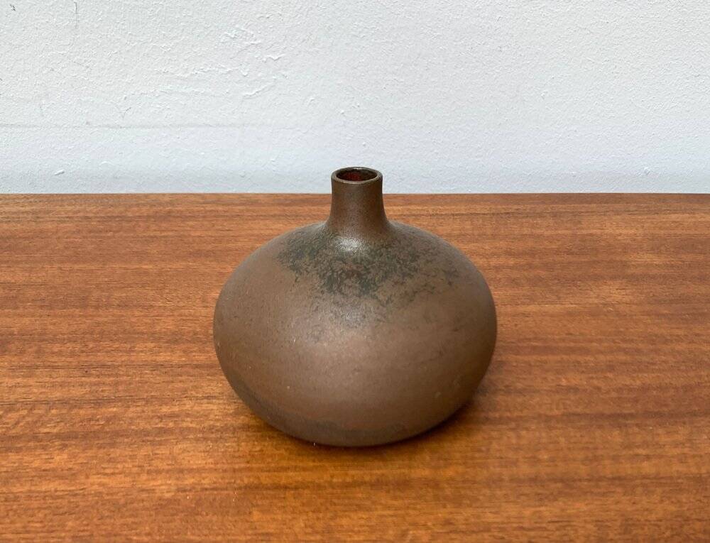 Minimalist ceramic vase from a German studio by Siegfried Gramann for Töpferhof Römhild, 1960s.