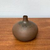 Minimalist ceramic vase from a German studio by Siegfried Gramann for Töpferhof Römhild, 1960s.