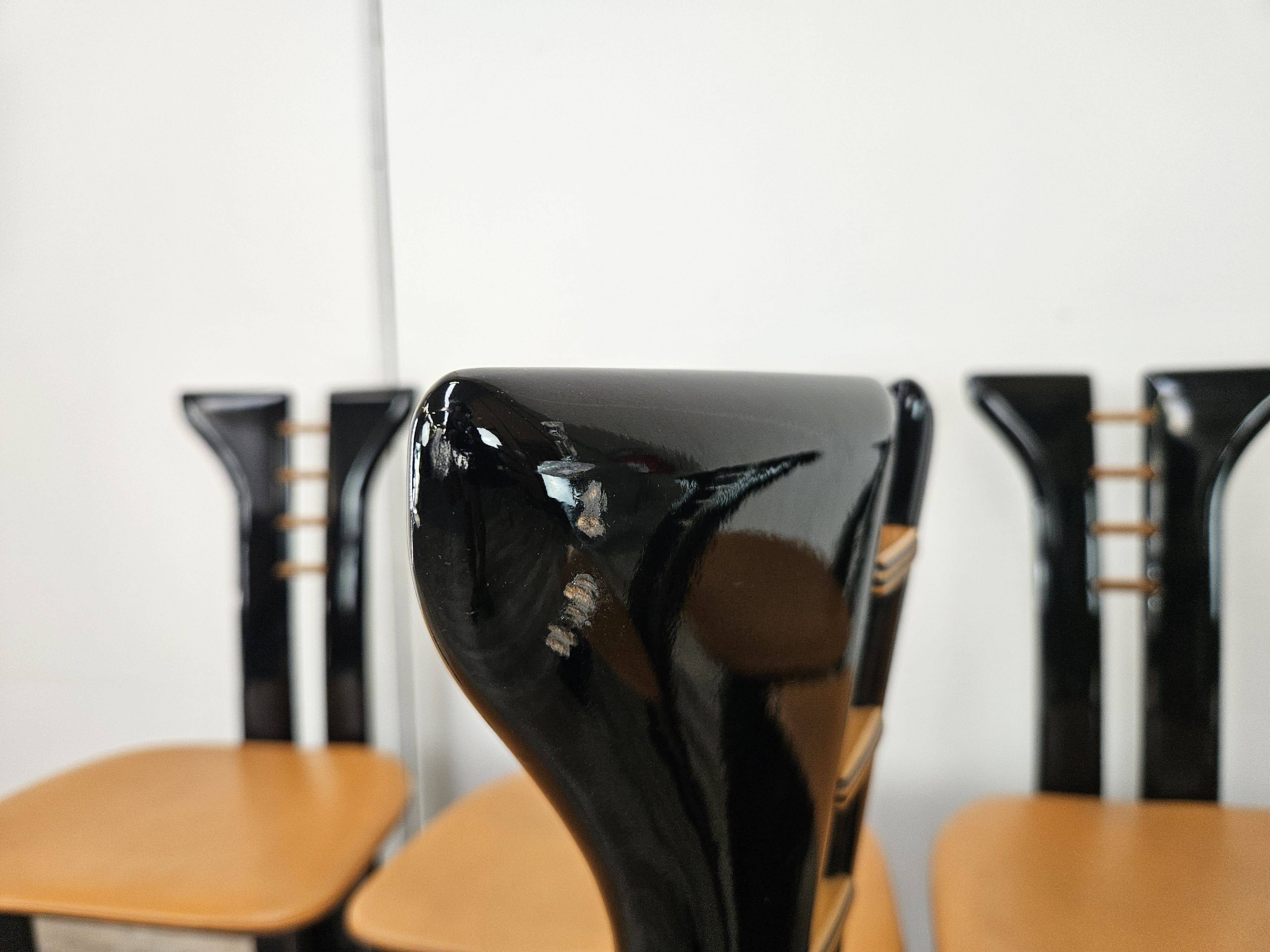 Ensemble de 6 chaises Pierre Cardin en bois laqué noir, 1970